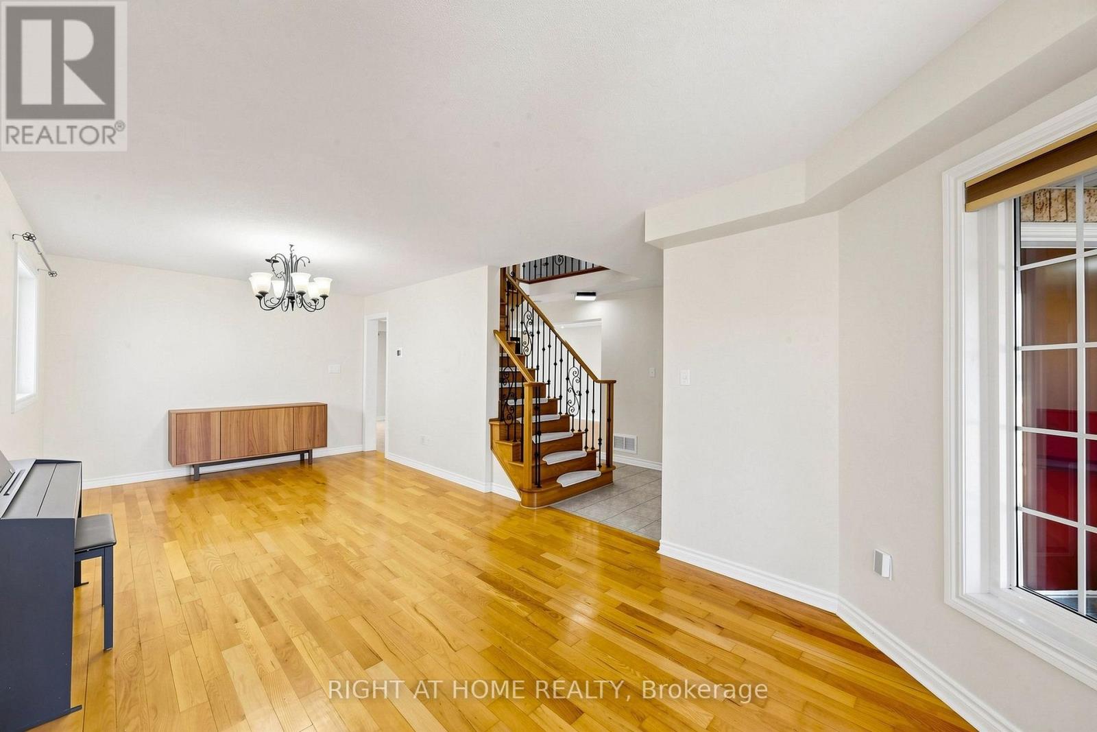 127 Humberland Drive, Richmond Hill, Ontario  L4E 3Y7 - Photo 5 - N13661282