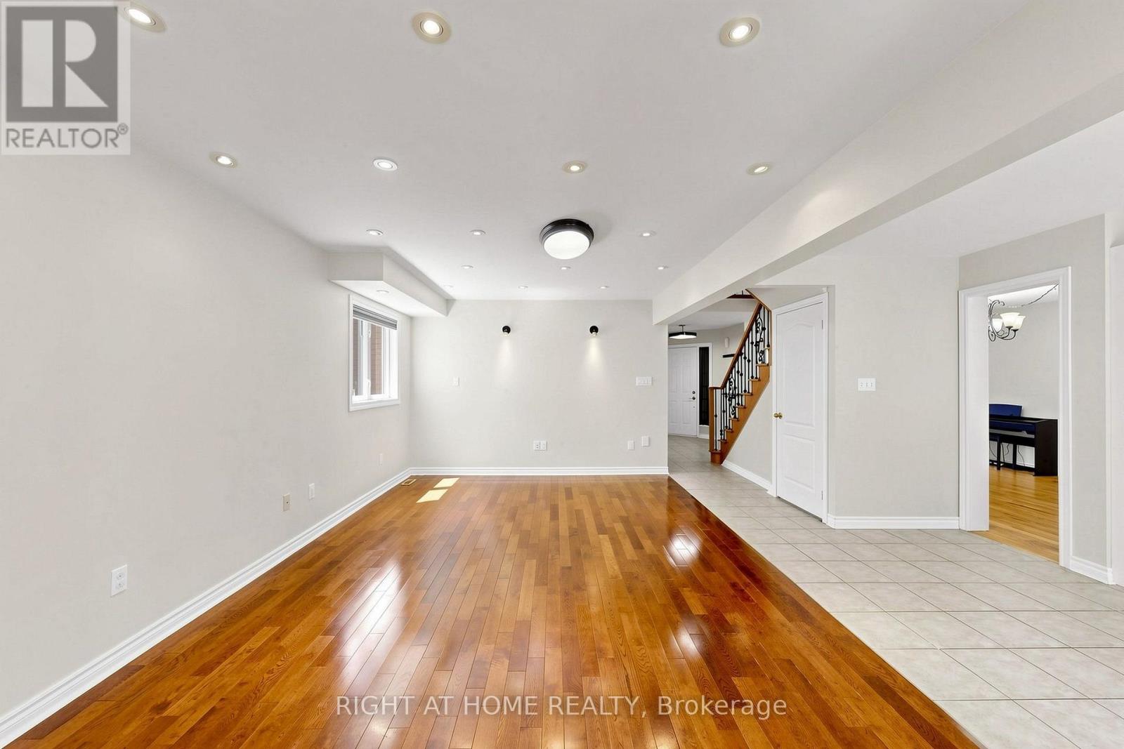 127 Humberland Drive, Richmond Hill, Ontario  L4E 3Y7 - Photo 7 - N13661282