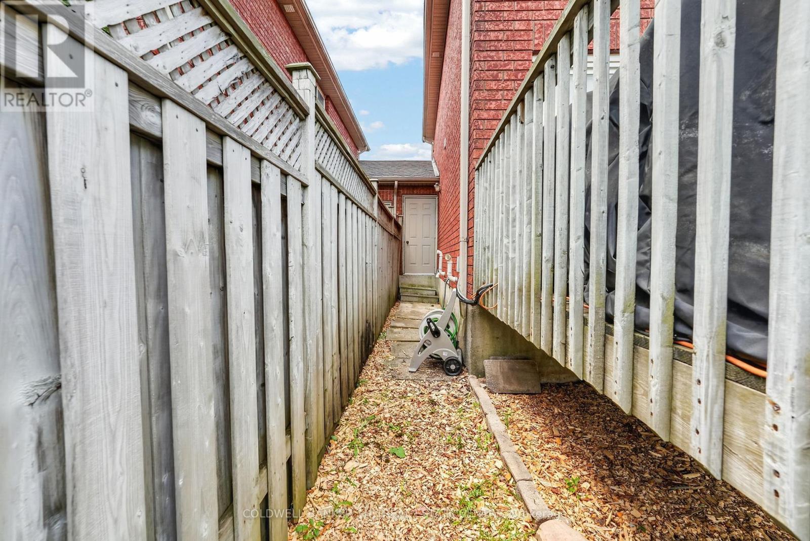 98 Cheltenham Road, Barrie, Ontario  L4M 6S7 - Photo 34 - S13661404