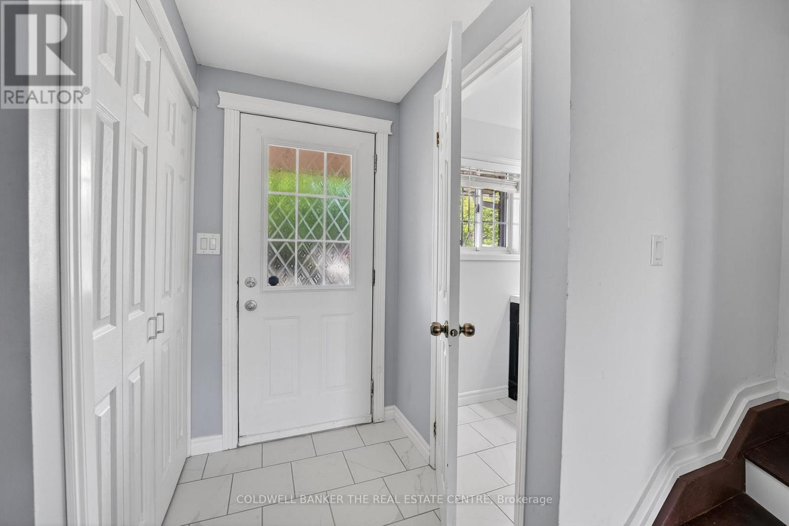 98 Cheltenham Road, Barrie, Ontario  L4M 6S7 - Photo 5 - S13661404