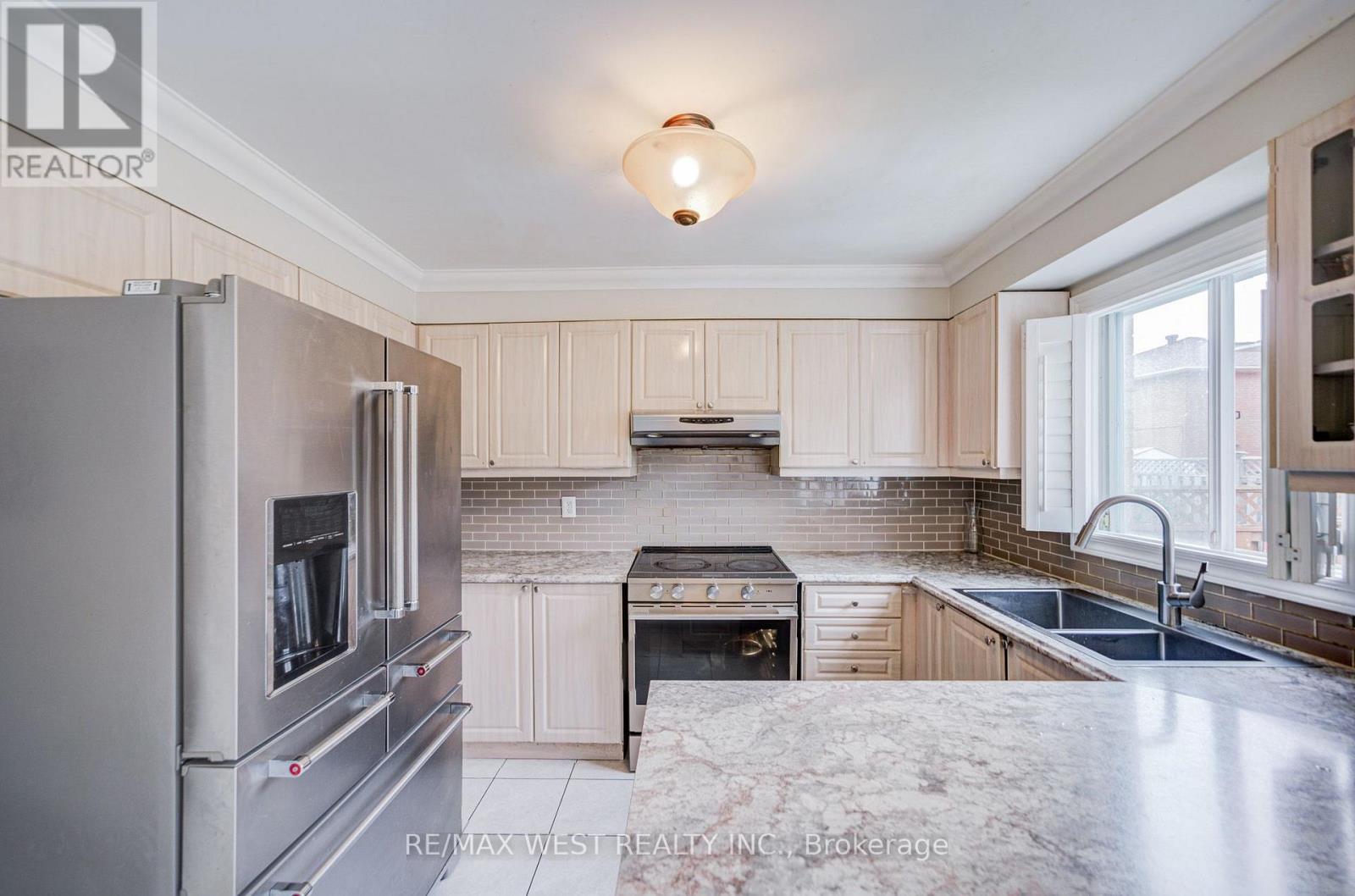 8 Ballycastle Crescent, Brampton, Ontario  L6Z 2V5 - Photo 23 - W13661204