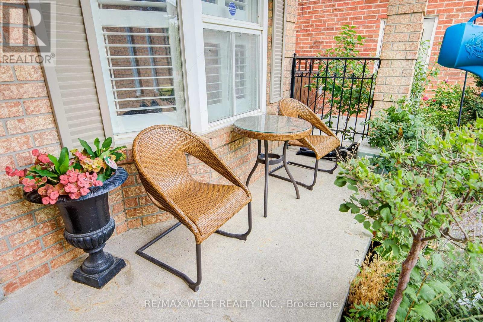 8 Ballycastle Crescent, Brampton, Ontario  L6Z 2V5 - Photo 4 - W13661204