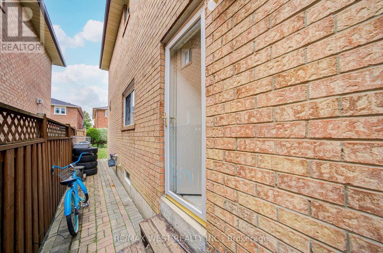 8 Ballycastle Crescent, Brampton, Ontario  L6Z 2V5 - Photo 44 - W13661204