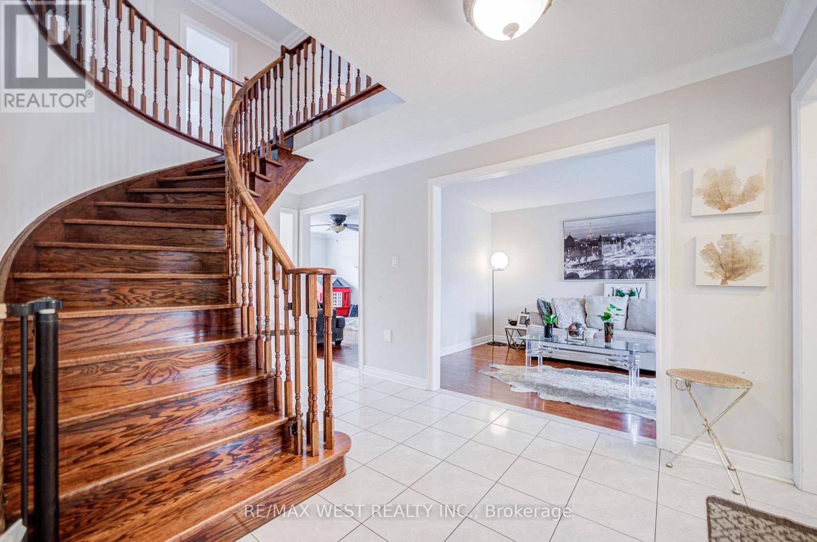 8 Ballycastle Crescent, Brampton, Ontario  L6Z 2V5 - Photo 7 - W13661204