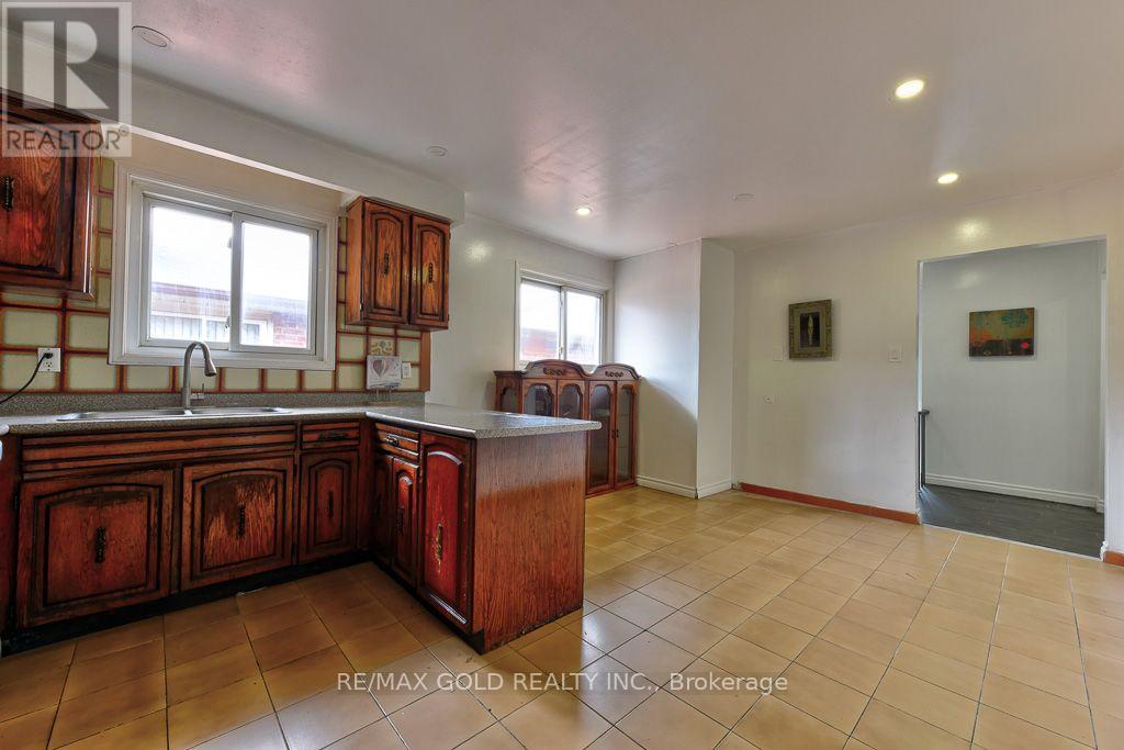 22 Kittiwake Avenue, Toronto, Ontario  M9V 4P6 - Photo 14 - W13661222
