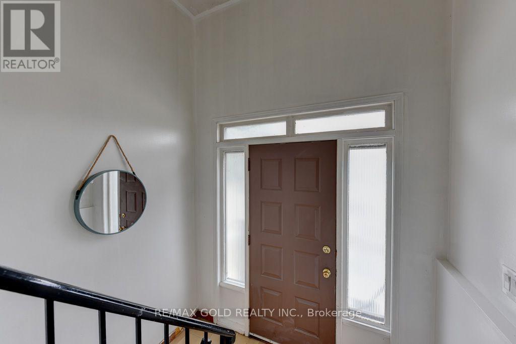 22 Kittiwake Avenue, Toronto, Ontario  M9V 4P6 - Photo 4 - W13661222