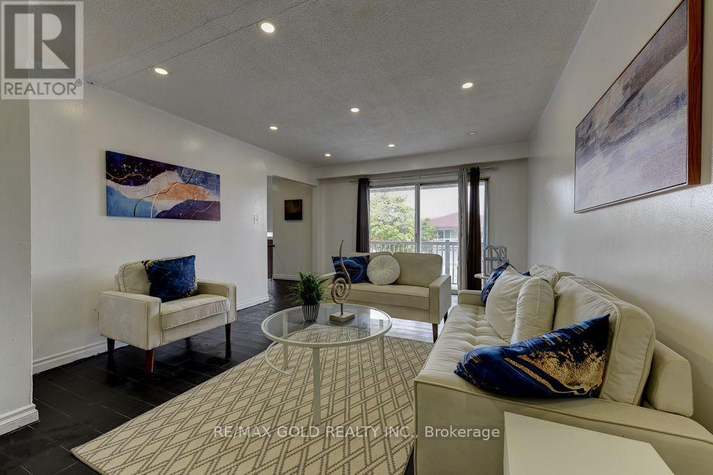 22 Kittiwake Avenue, Toronto, Ontario  M9V 4P6 - Photo 6 - W13661222