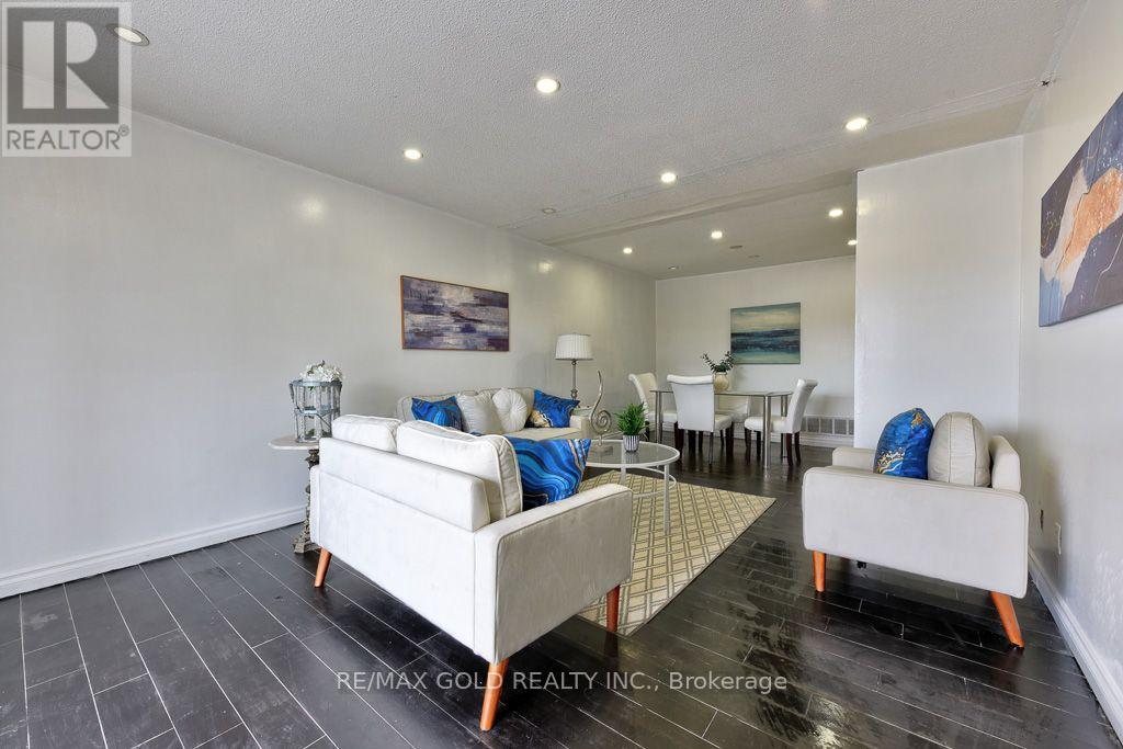 22 Kittiwake Avenue, Toronto, Ontario  M9V 4P6 - Photo 7 - W13661222
