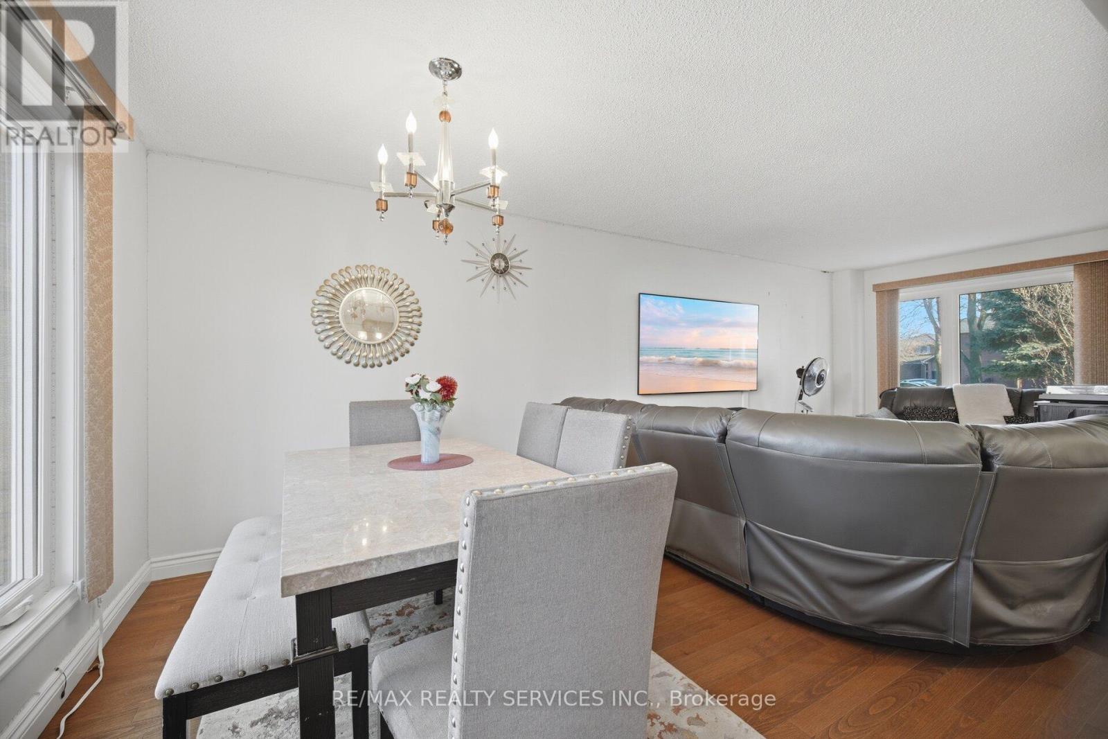 16 Langholm Court, Brampton, Ontario  L6Z 2Y1 - Photo 10 - W13661248
