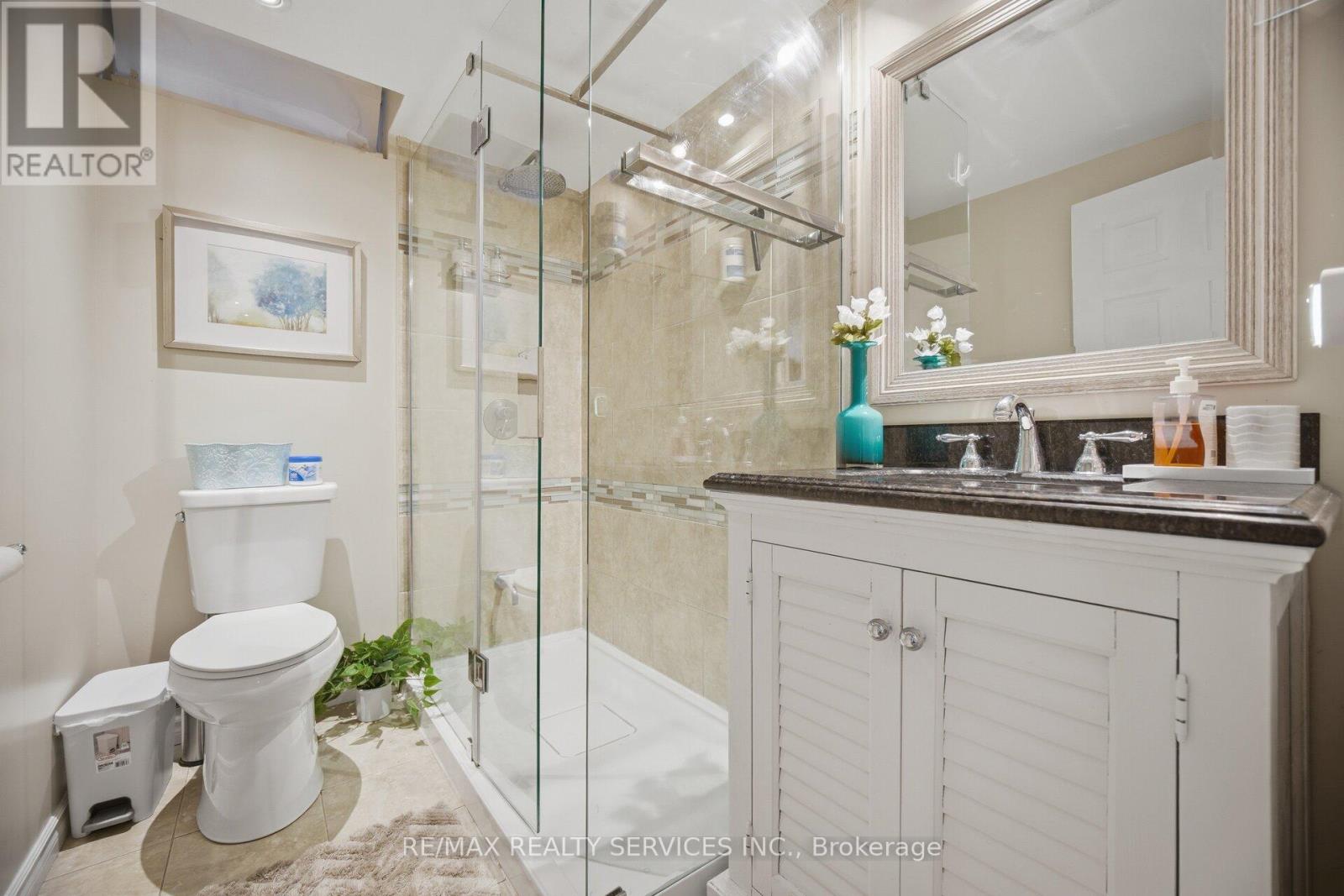 16 Langholm Court, Brampton, Ontario  L6Z 2Y1 - Photo 42 - W13661248