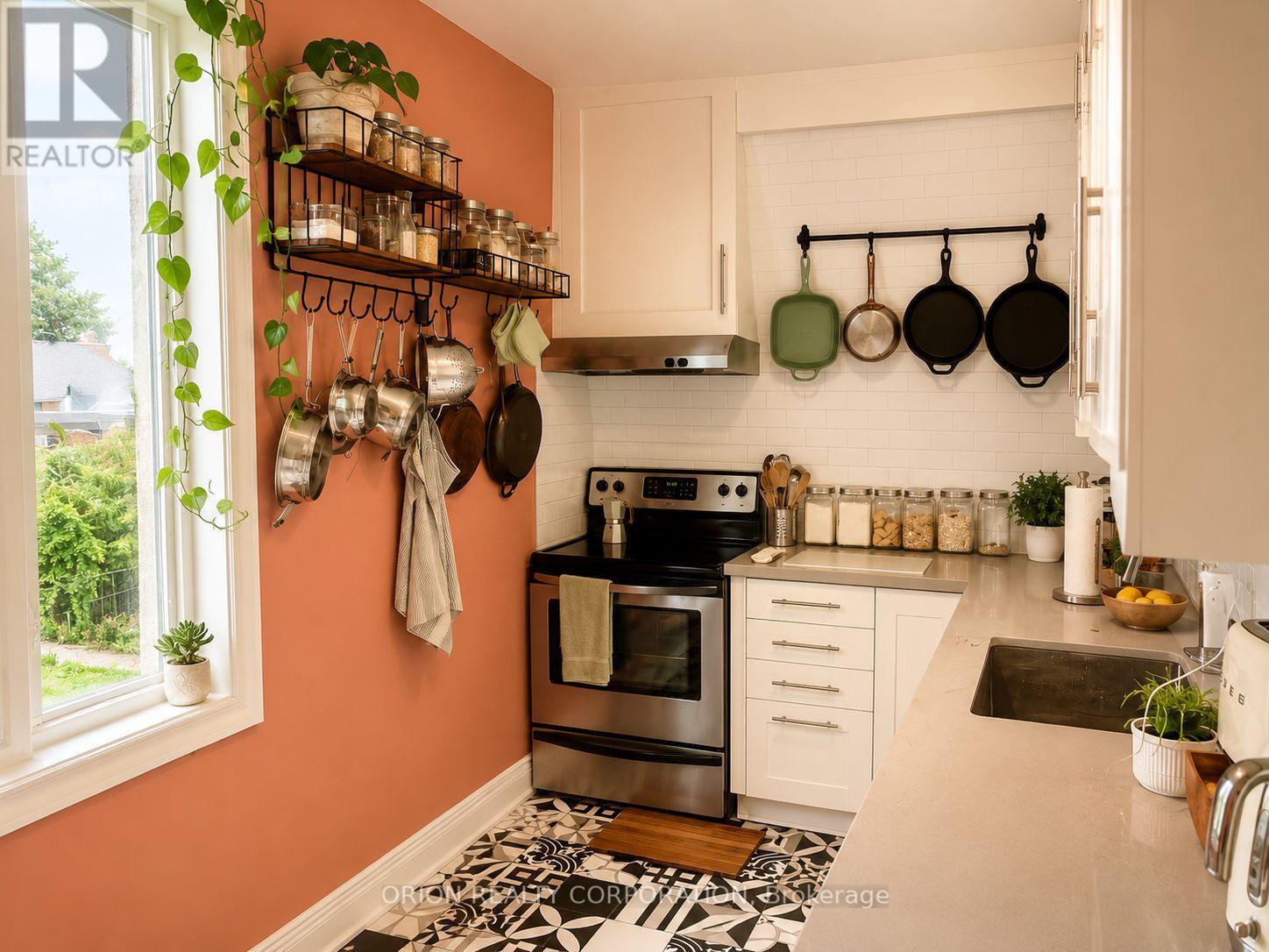 1 - 183 Essex Street, Toronto, Ontario  M6G 1T6 - Photo 10 - W13661320