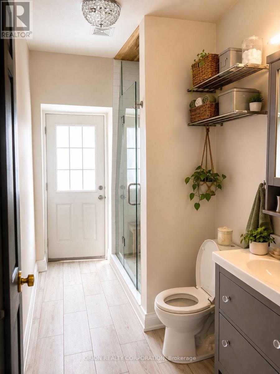1 - 183 Essex Street, Toronto, Ontario  M6G 1T6 - Photo 11 - W13661320