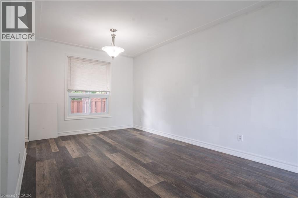 695 GLEN FORREST Boulevard Unit# Upper