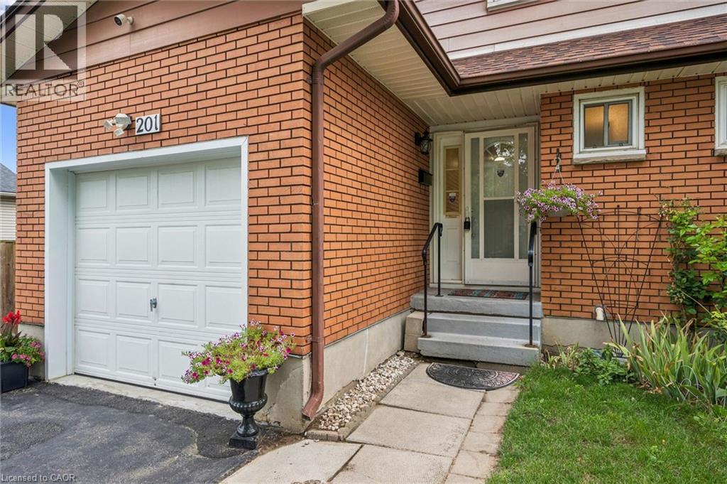 201 Veronica Drive, Kitchener, Ontario  N2R 1L5 - Photo 4 - 40854845