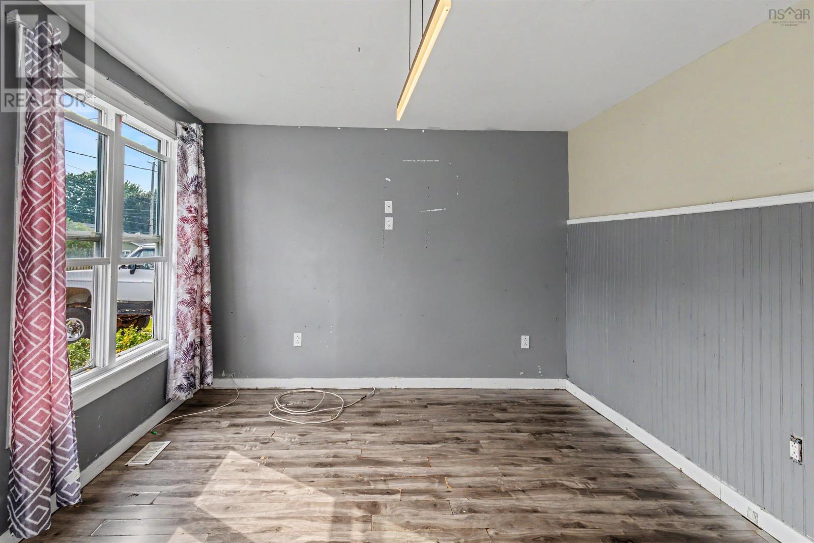 13 Central Street, Sydney, Nova Scotia  B1P 2A7 - Photo 4 - 202620248