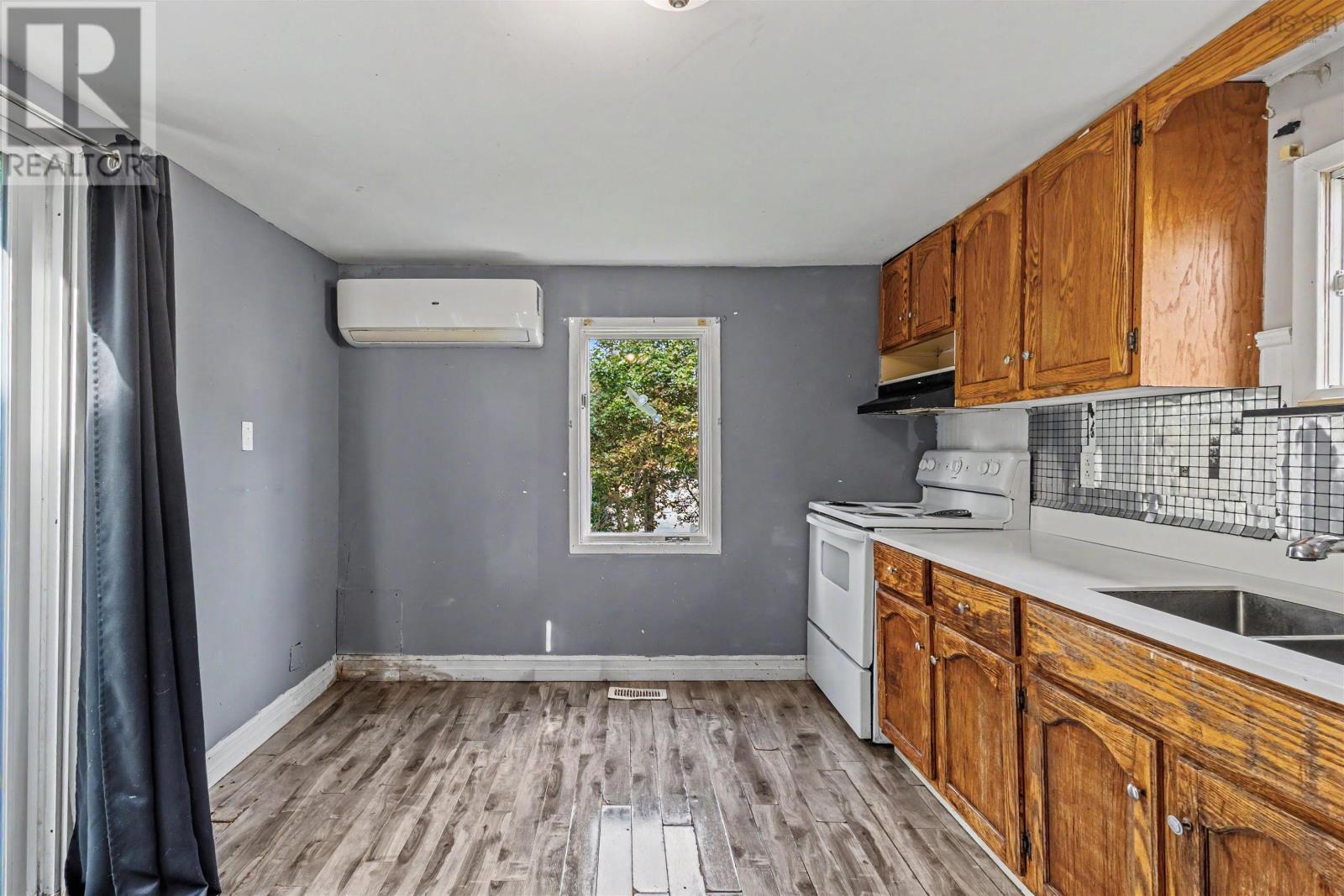 13 Central Street, Sydney, Nova Scotia  B1P 2A7 - Photo 6 - 202620248