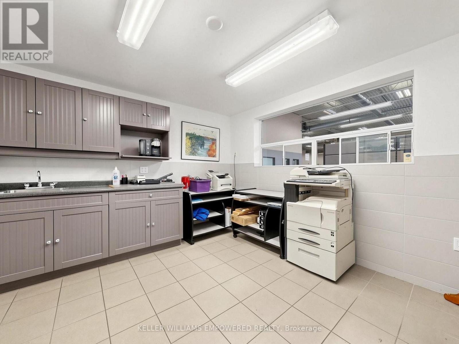 949 Kamato Road, Mississauga, Ontario  L4W 2R5 - Photo 12 - W12805542