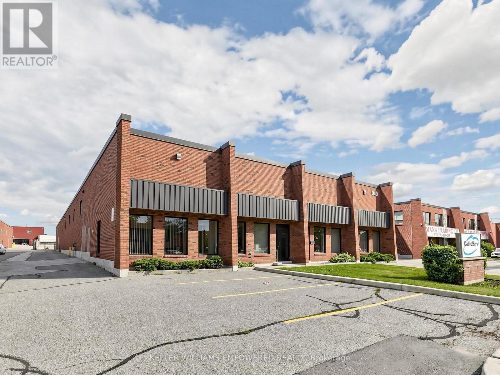 949 Kamato Road, Mississauga, Ontario  L4W 2R5 - Photo 2 - W12805542