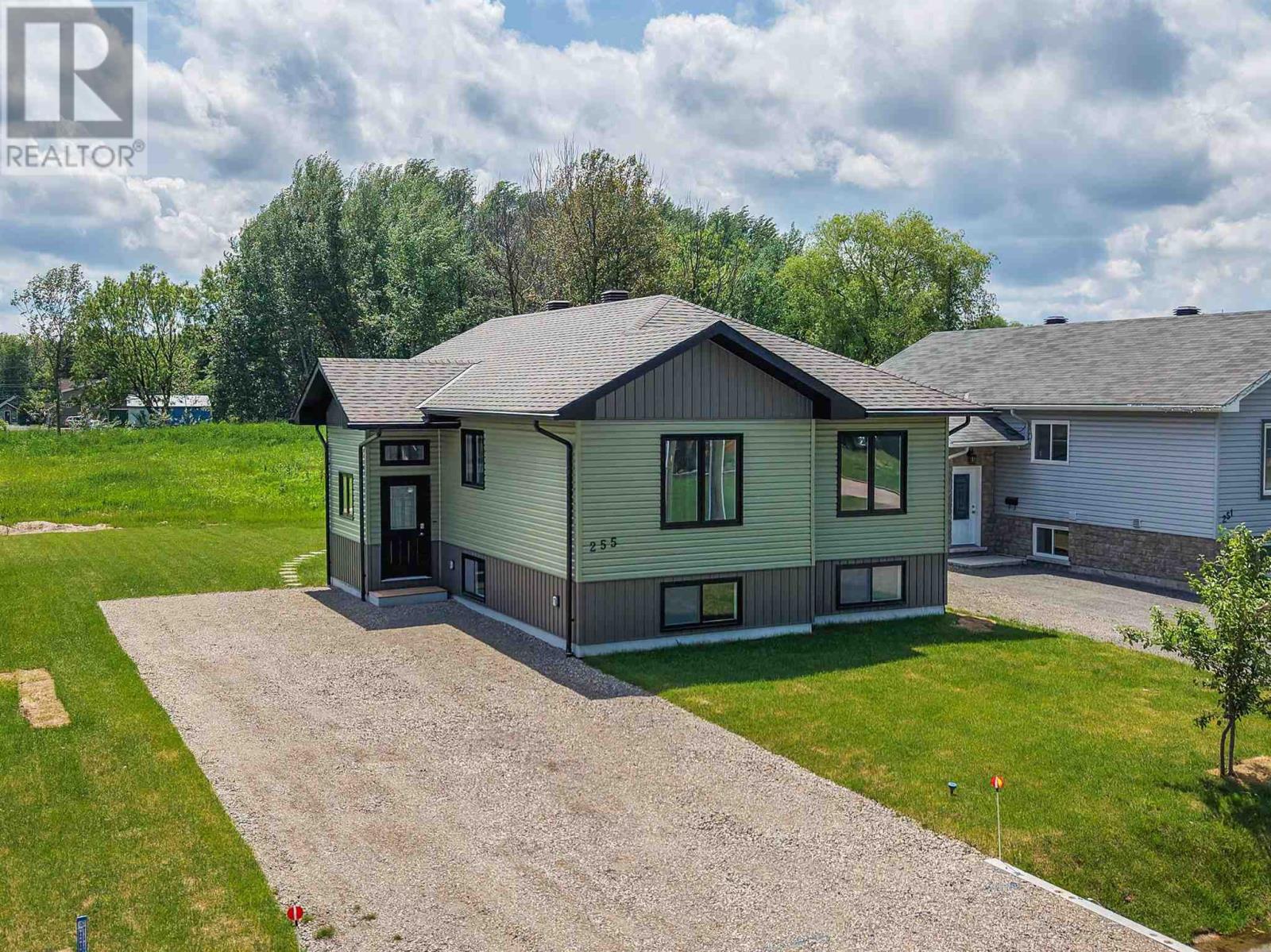 255 East Balfour ST, Sault Ste. Marie, Ontario