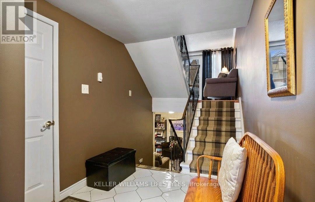 70 Chiddington Gate, London South, Ontario  N6C 4Y3 - Photo 2 - X13661454