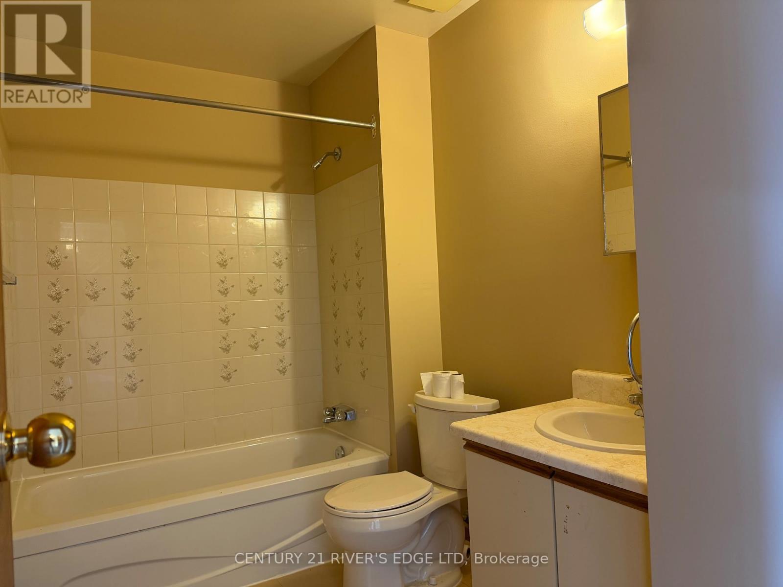 4 - 290/294 KING STREET W