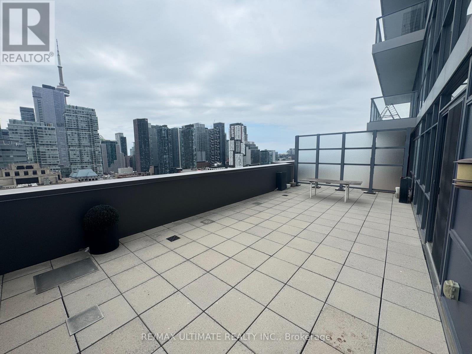 2002 - 210 Simcoe Street, Toronto, Ontario M5T 0A9 - Photo 11 - C13520956