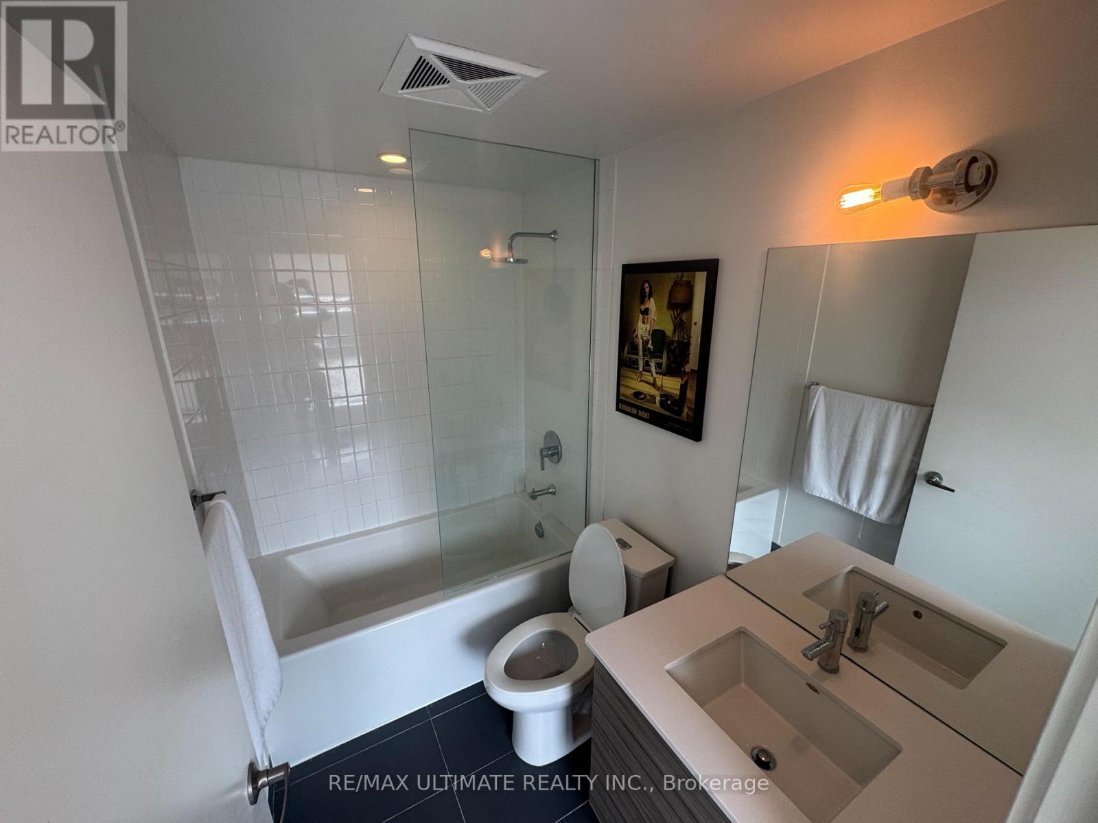 2002 - 210 Simcoe Street, Toronto, Ontario M5T 0A9 - Photo 8 - C13520956