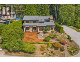 2008 BLAIRVIEW AVENUE, North Vancouver, British Columbia