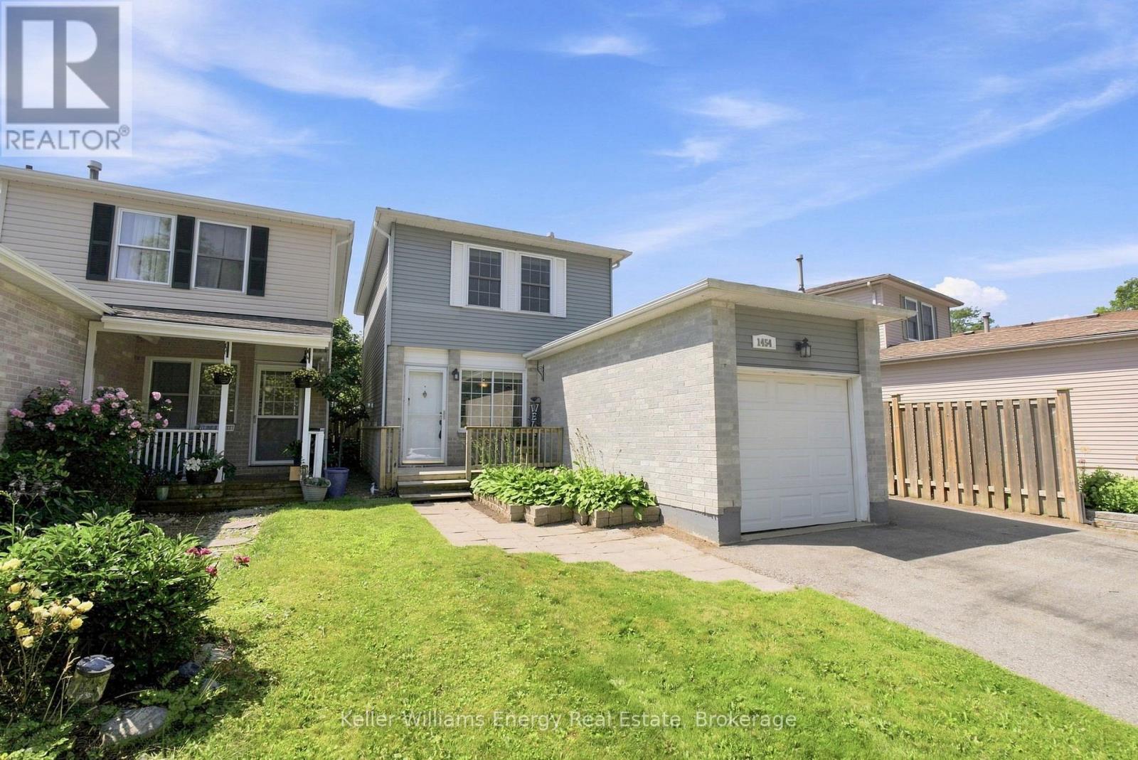 1454 Valley Drive, Oshawa, Ontario  L1J 7Z3 - Photo 3 - E13661538