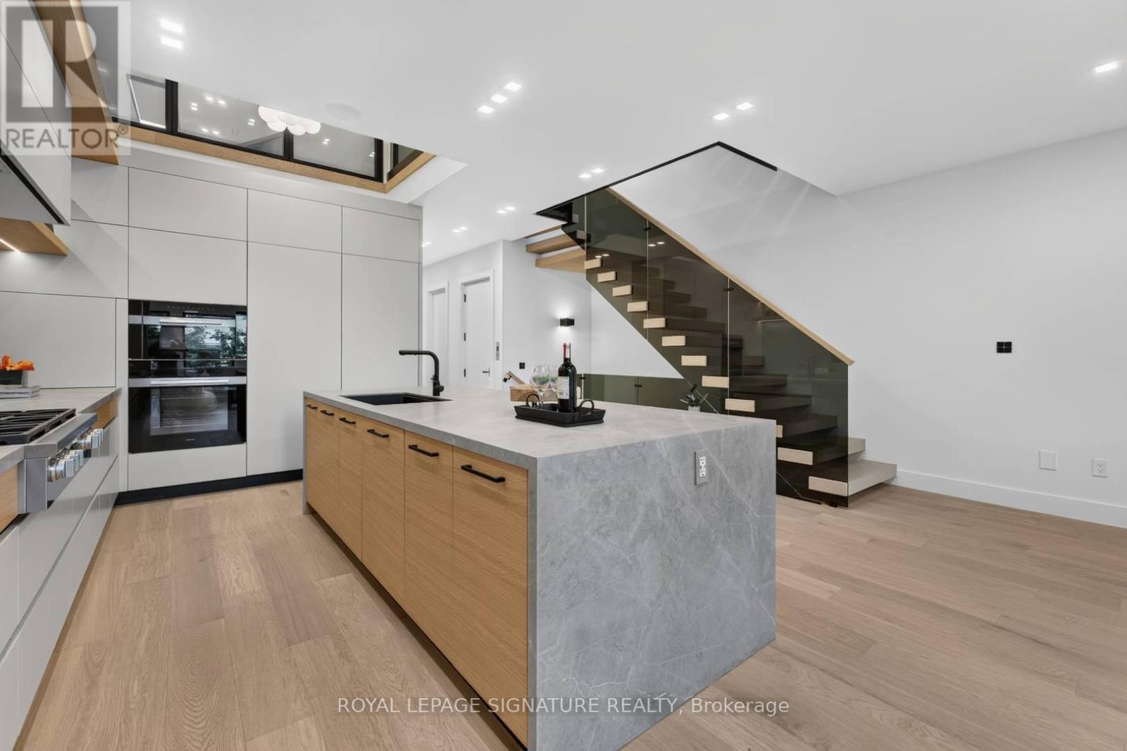 156 Snowdon Avenue, Toronto, Ontario M4N 2B2 - Photo 7 - C13661434