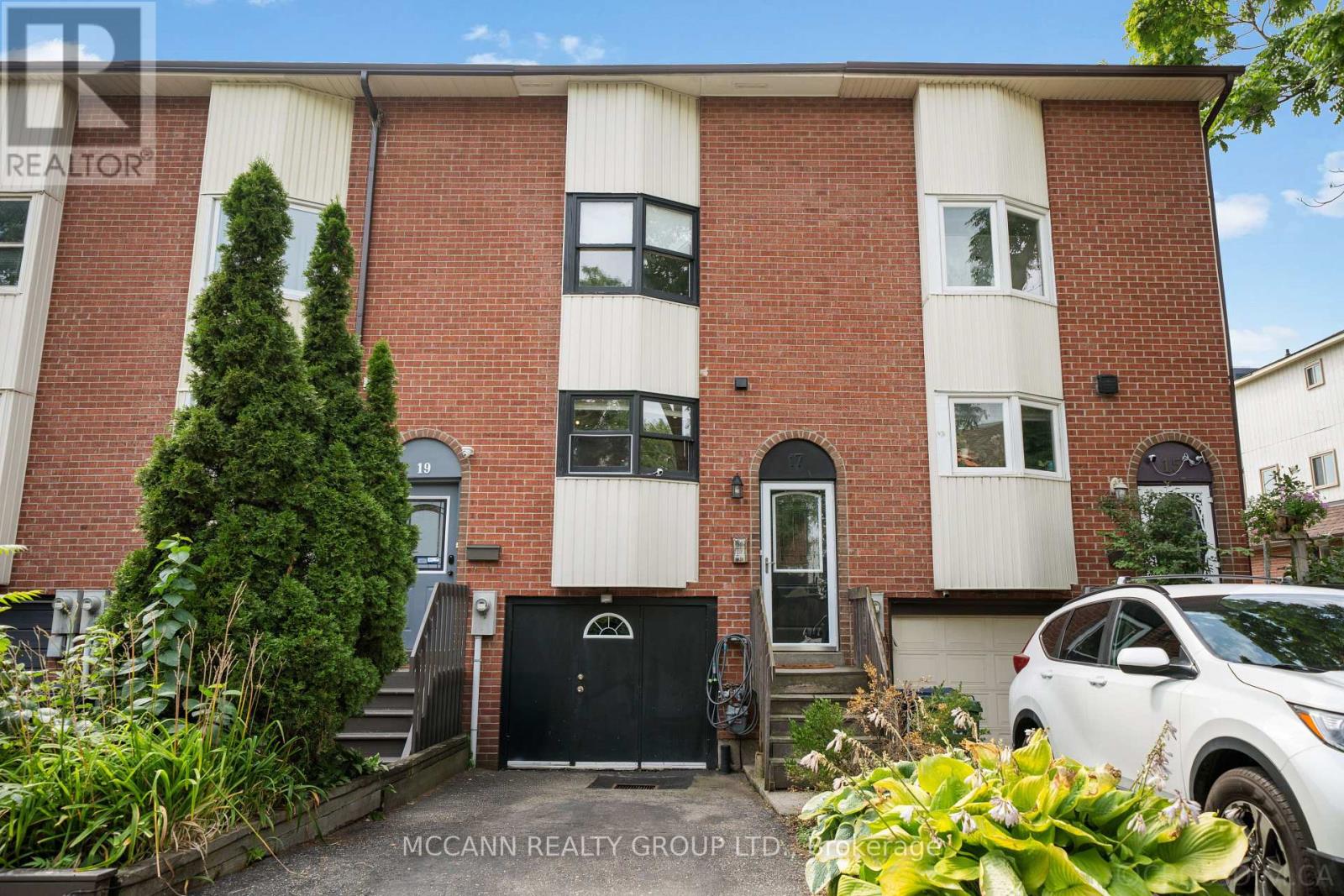 17 Sydenham Street, Toronto, Ontario  M5A 4H4 - Photo 2 - C13661552