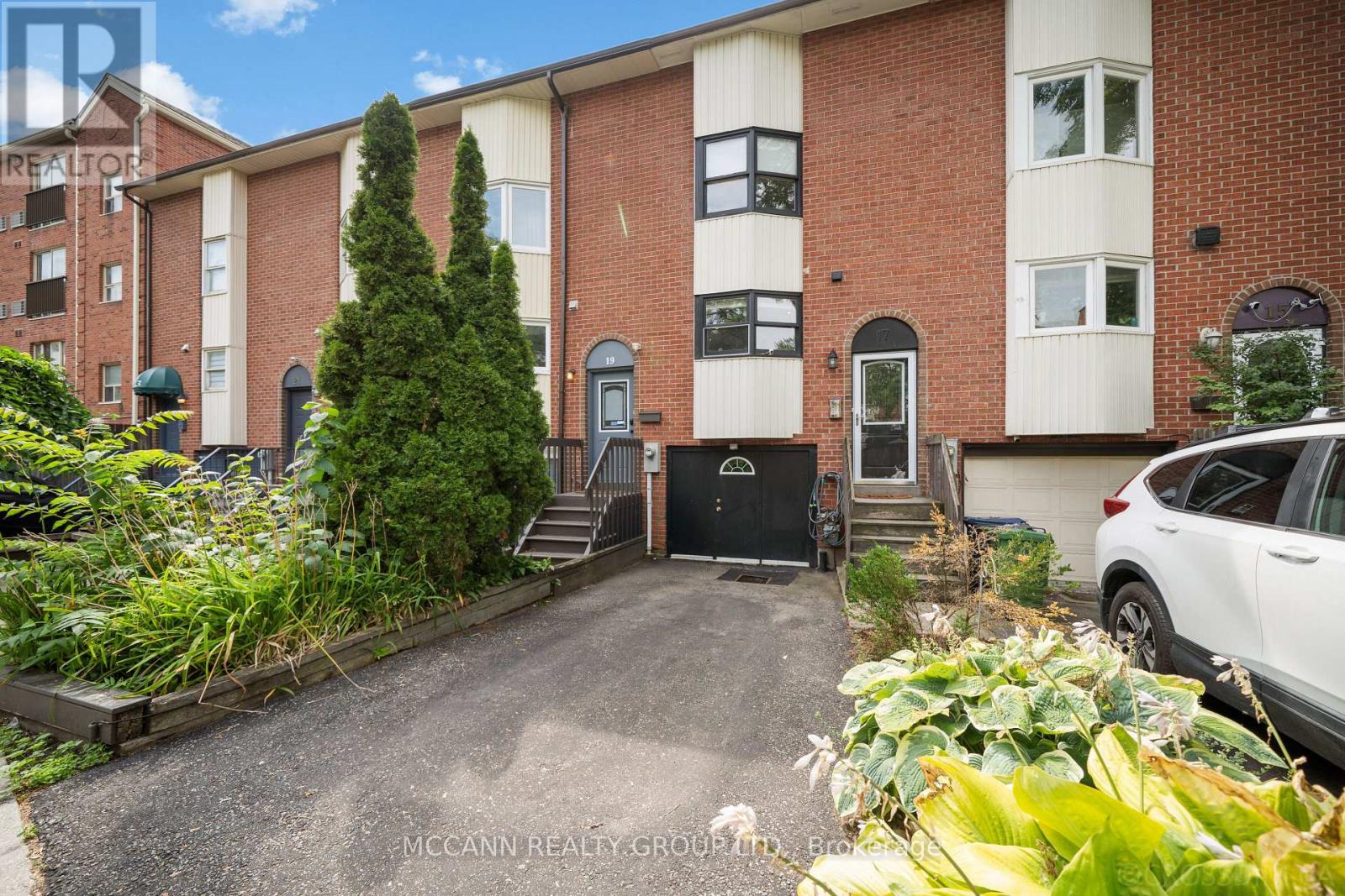 17 Sydenham Street, Toronto, Ontario  M5A 4H4 - Photo 4 - C13661552