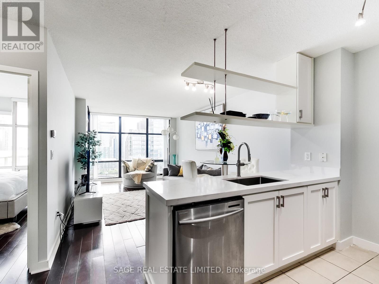 3707 - 35 Mariner Terrace, Toronto, Ontario M5V 3V9 - Photo 3 - C13661578