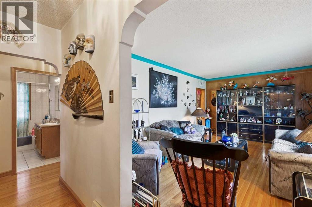 833 20 Avenue NW, Calgary, Alberta  T2M 1E4 - Photo 3 - A2320272