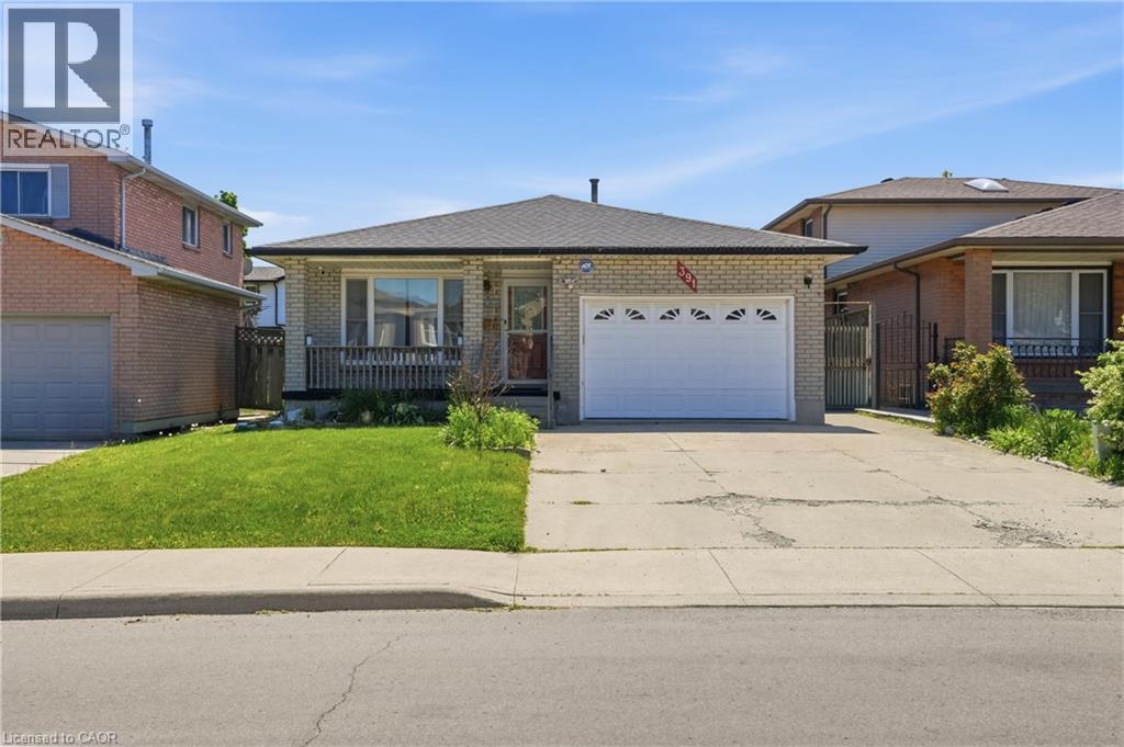 391 East 24th Street, Hamilton, Ontario  L8V 4X3 - Photo 2 - 40834657