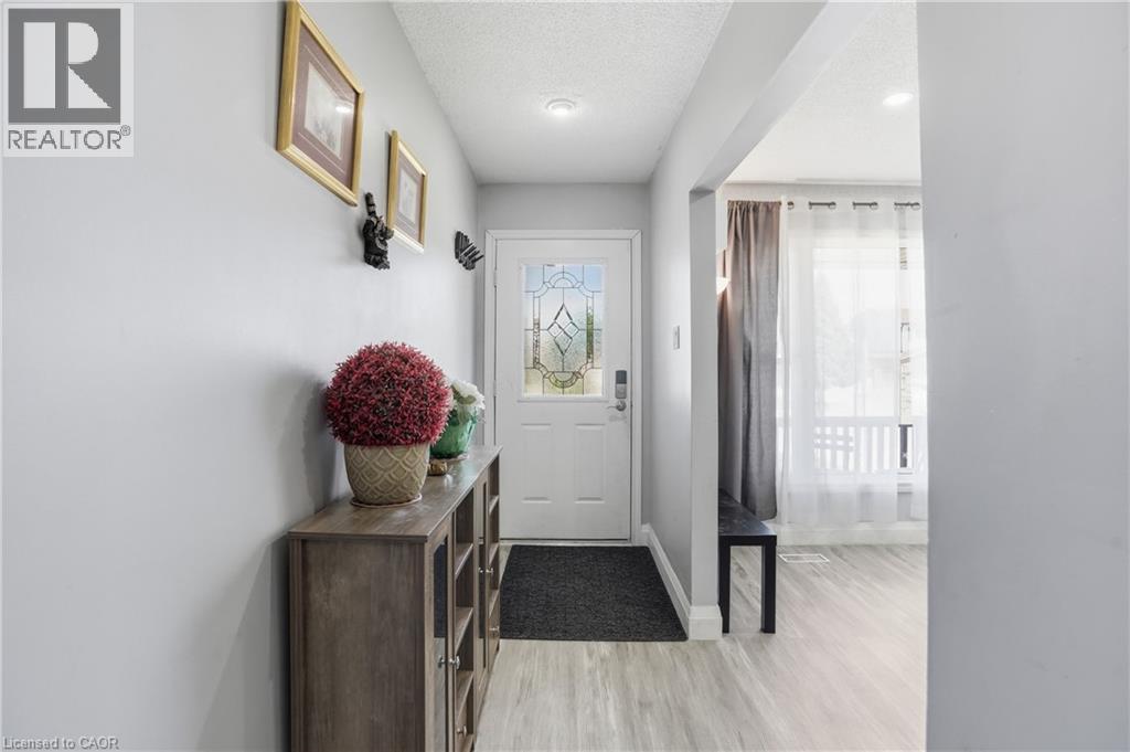 391 East 24th Street, Hamilton, Ontario  L8V 4X3 - Photo 4 - 40834657