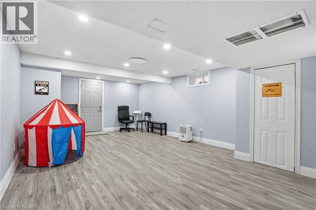 391 East 24th Street, Hamilton, Ontario  L8V 4X3 - Photo 35 - 40834657