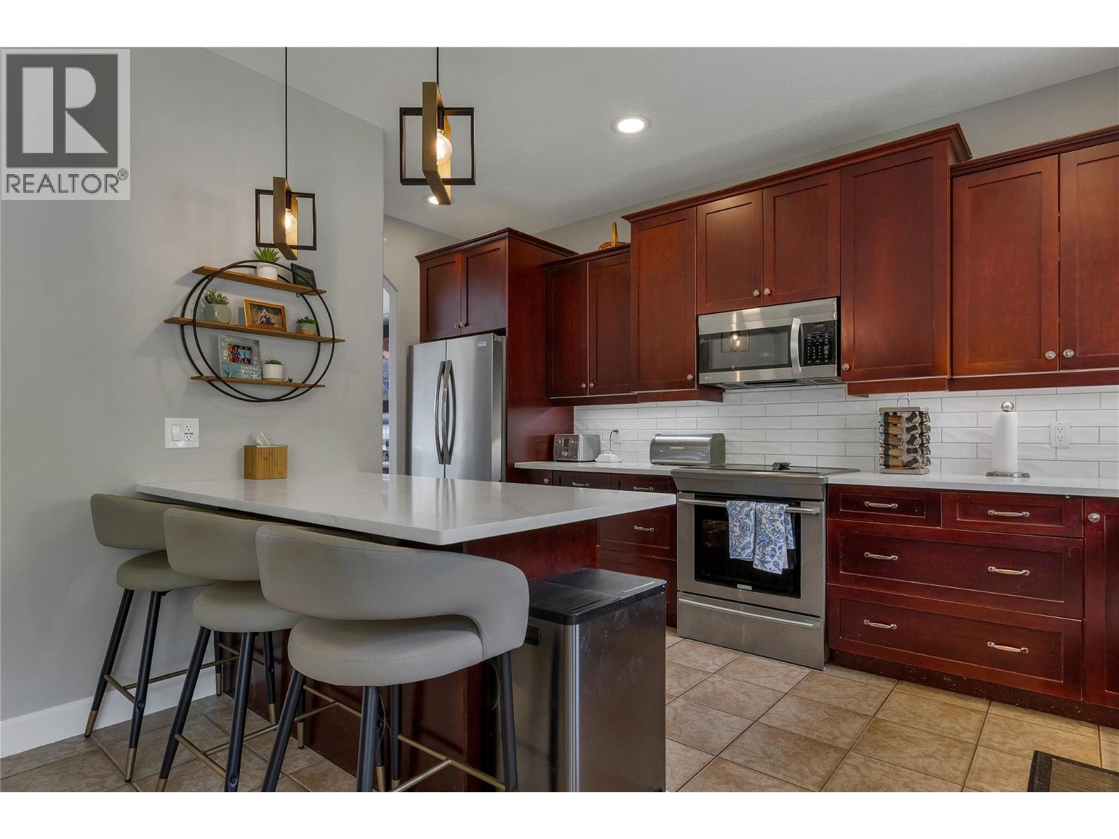 1449 Red Mountain Place, Vernon, British Columbia  V1B 4A3 - Photo 3 - 10387748