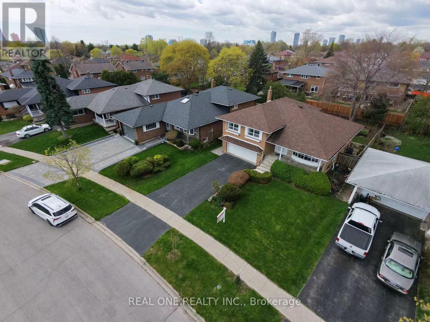 22 Kenmanor Boulevard, Toronto, Ontario  M1W 1R7 - Photo 2 - E13661522