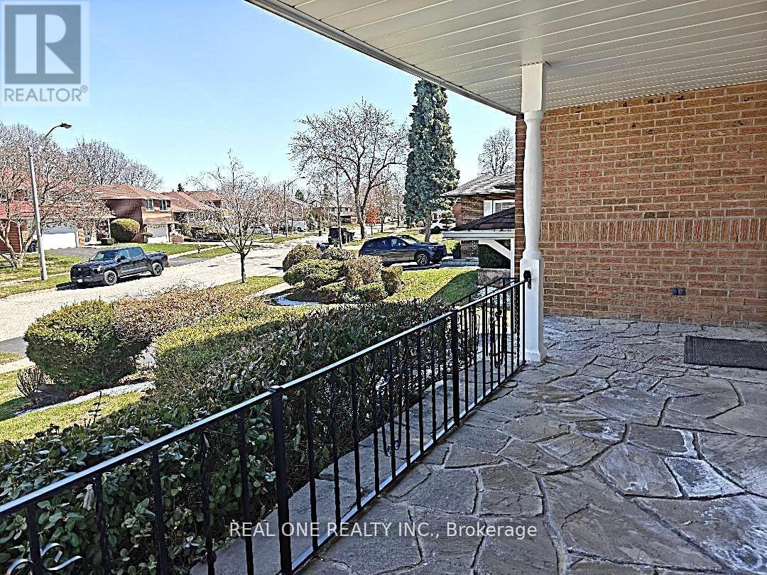 22 Kenmanor Boulevard, Toronto, Ontario  M1W 1R7 - Photo 3 - E13661522