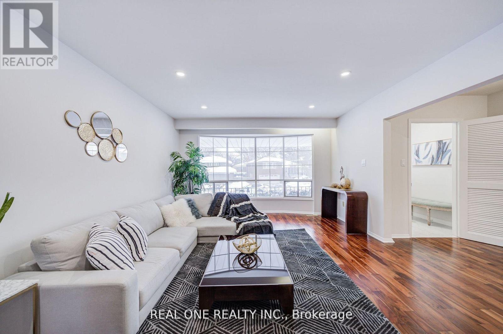 22 Kenmanor Boulevard, Toronto, Ontario  M1W 1R7 - Photo 9 - E13661522