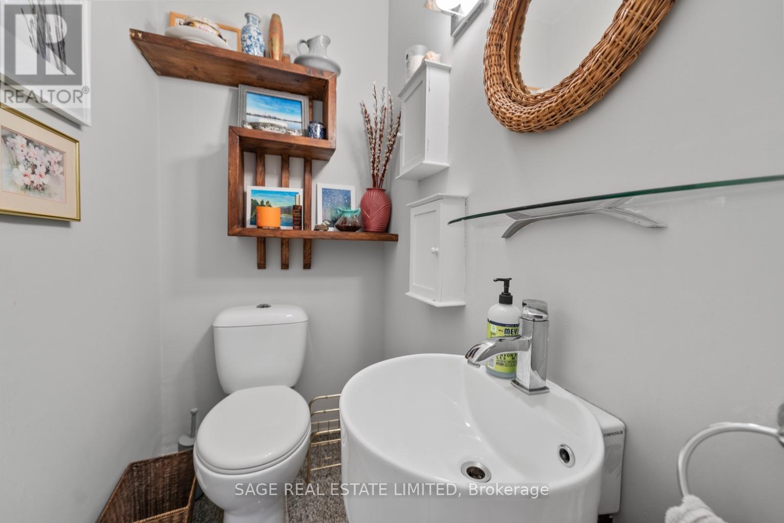 1084 Pape Avenue, Toronto, Ontario M4K 3W5 - Photo 11 - E13661530
