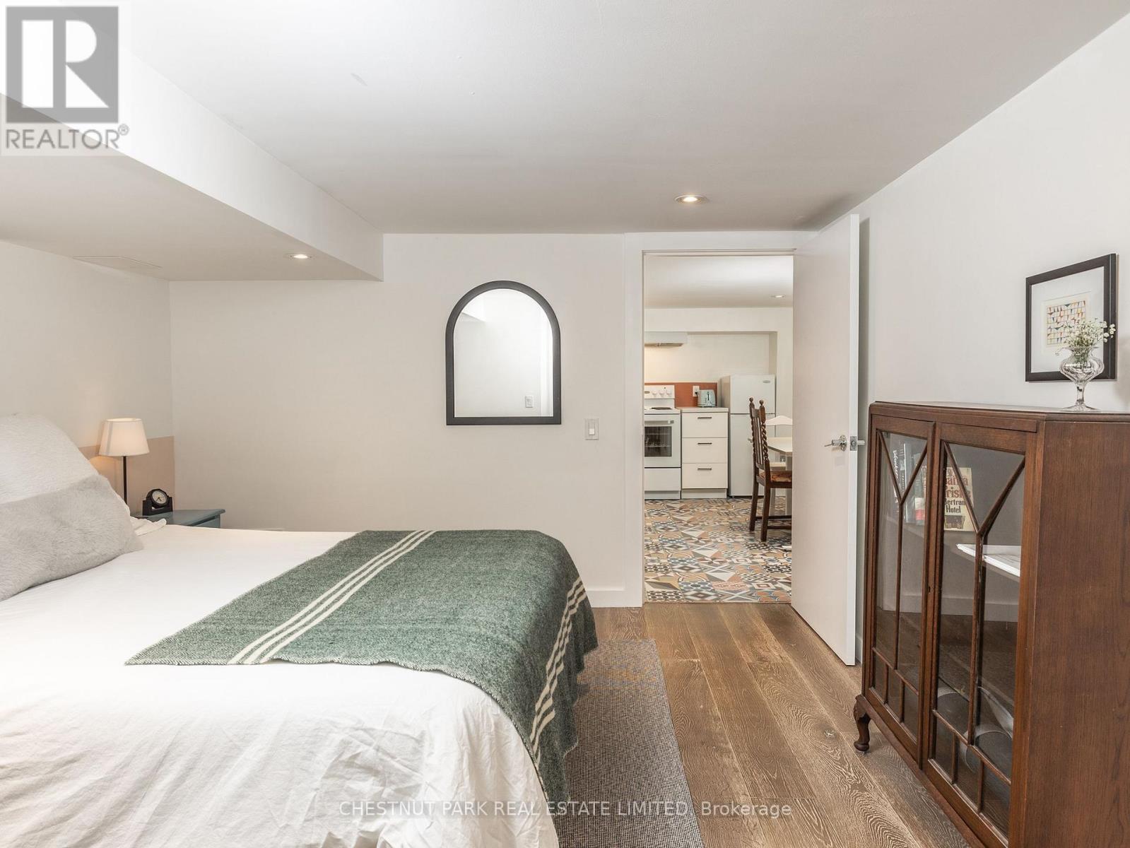 1654 GERRARD STREET E, Toronto, Ontario