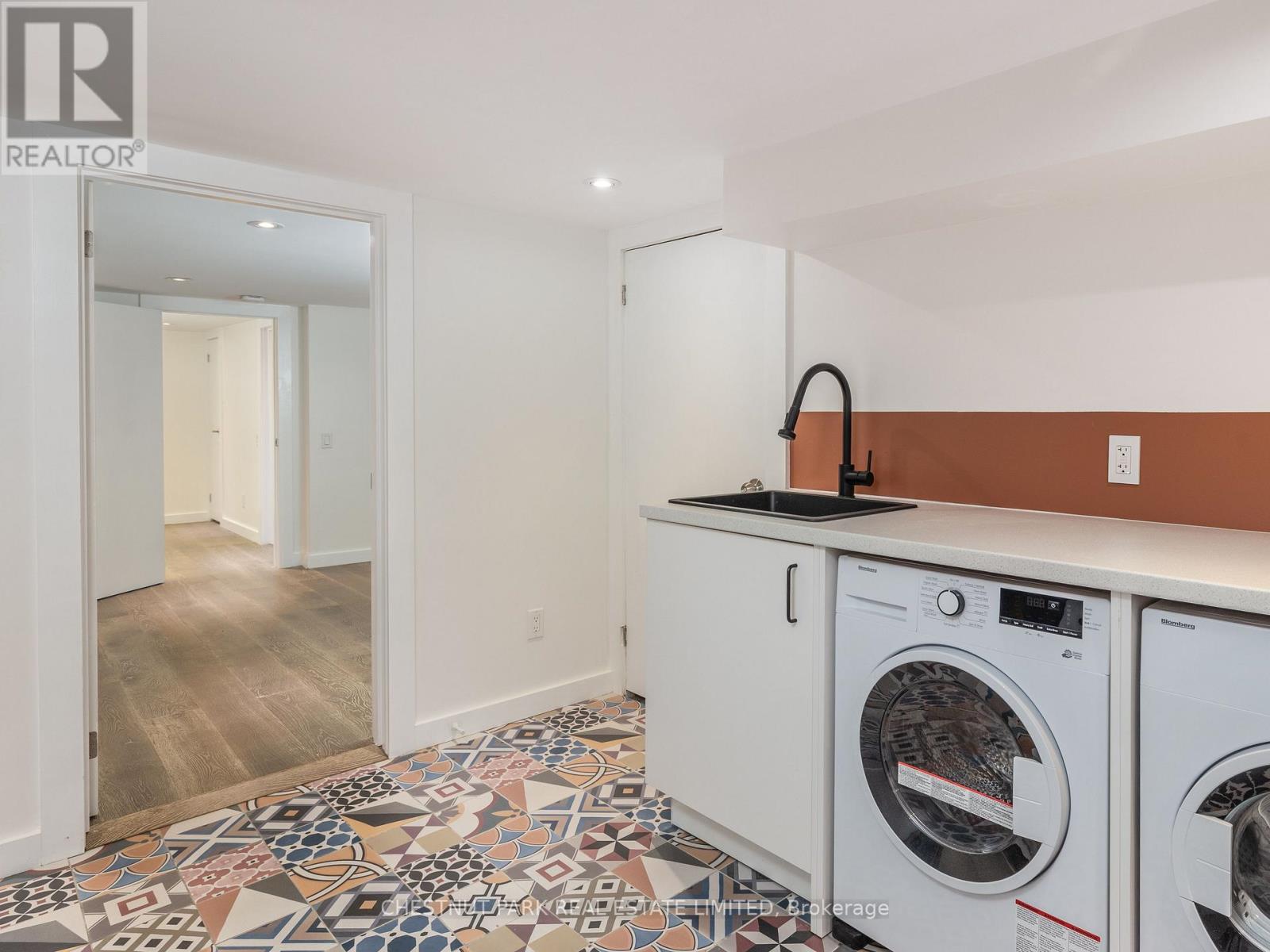 1654 Gerrard Street E, Toronto, Ontario  M4L 2A8 - Photo 13 - E13661560