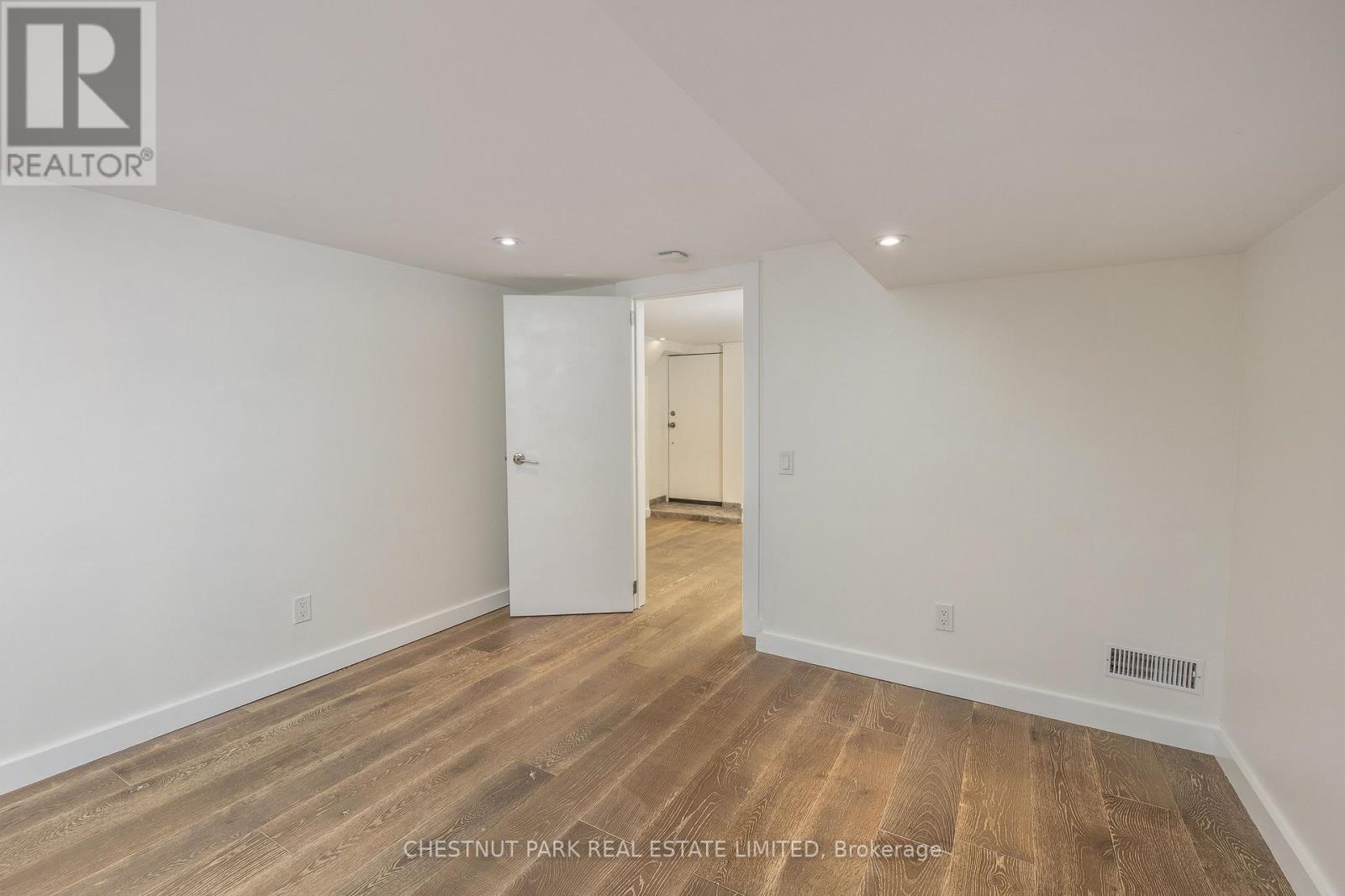 1654 Gerrard Street E, Toronto, Ontario  M4L 2A8 - Photo 16 - E13661560