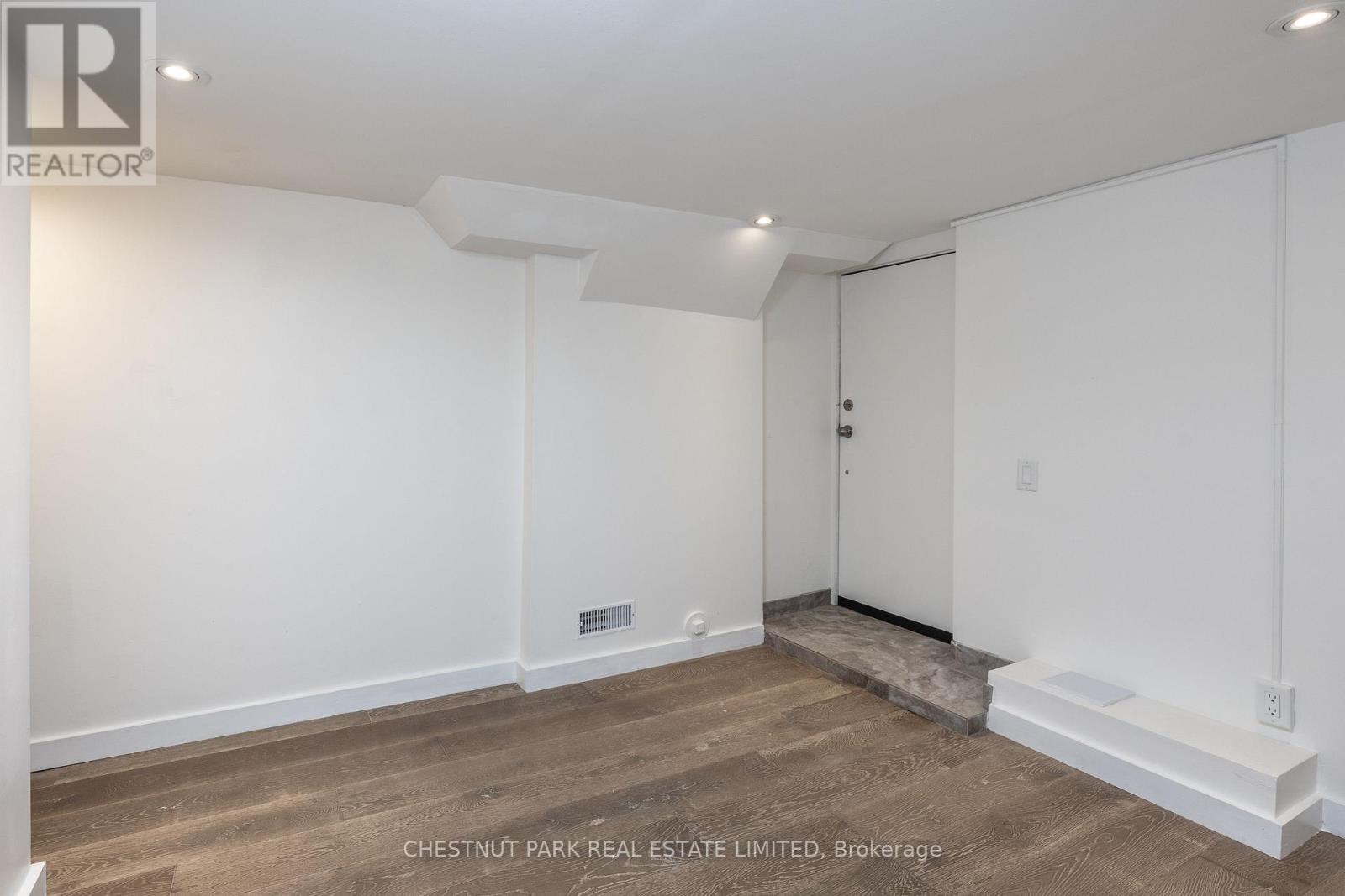 1654 Gerrard Street E, Toronto, Ontario  M4L 2A8 - Photo 17 - E13661560