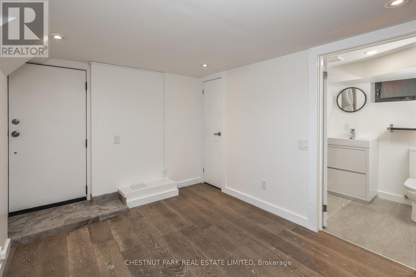 1654 Gerrard Street E, Toronto, Ontario  M4L 2A8 - Photo 18 - E13661560