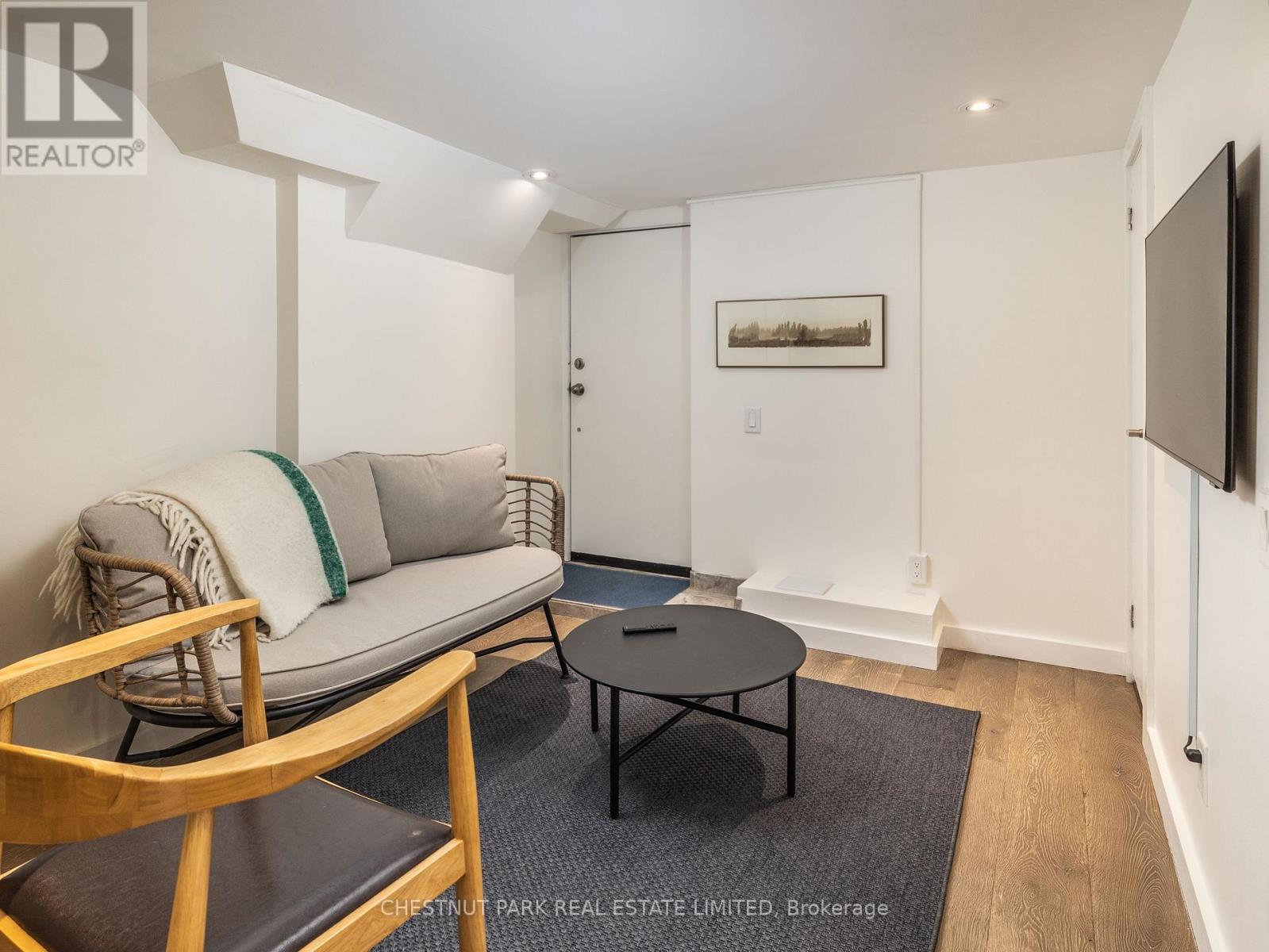 1654 Gerrard Street E, Toronto, Ontario  M4L 2A8 - Photo 6 - E13661560