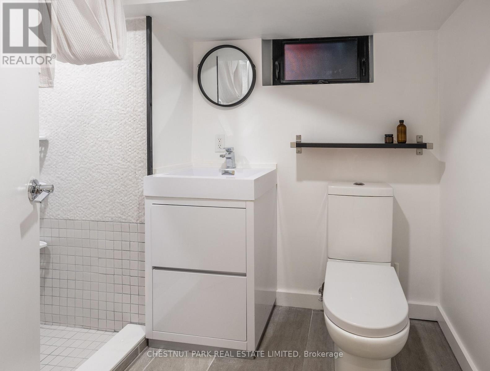 1654 Gerrard Street E, Toronto, Ontario  M4L 2A8 - Photo 7 - E13661560