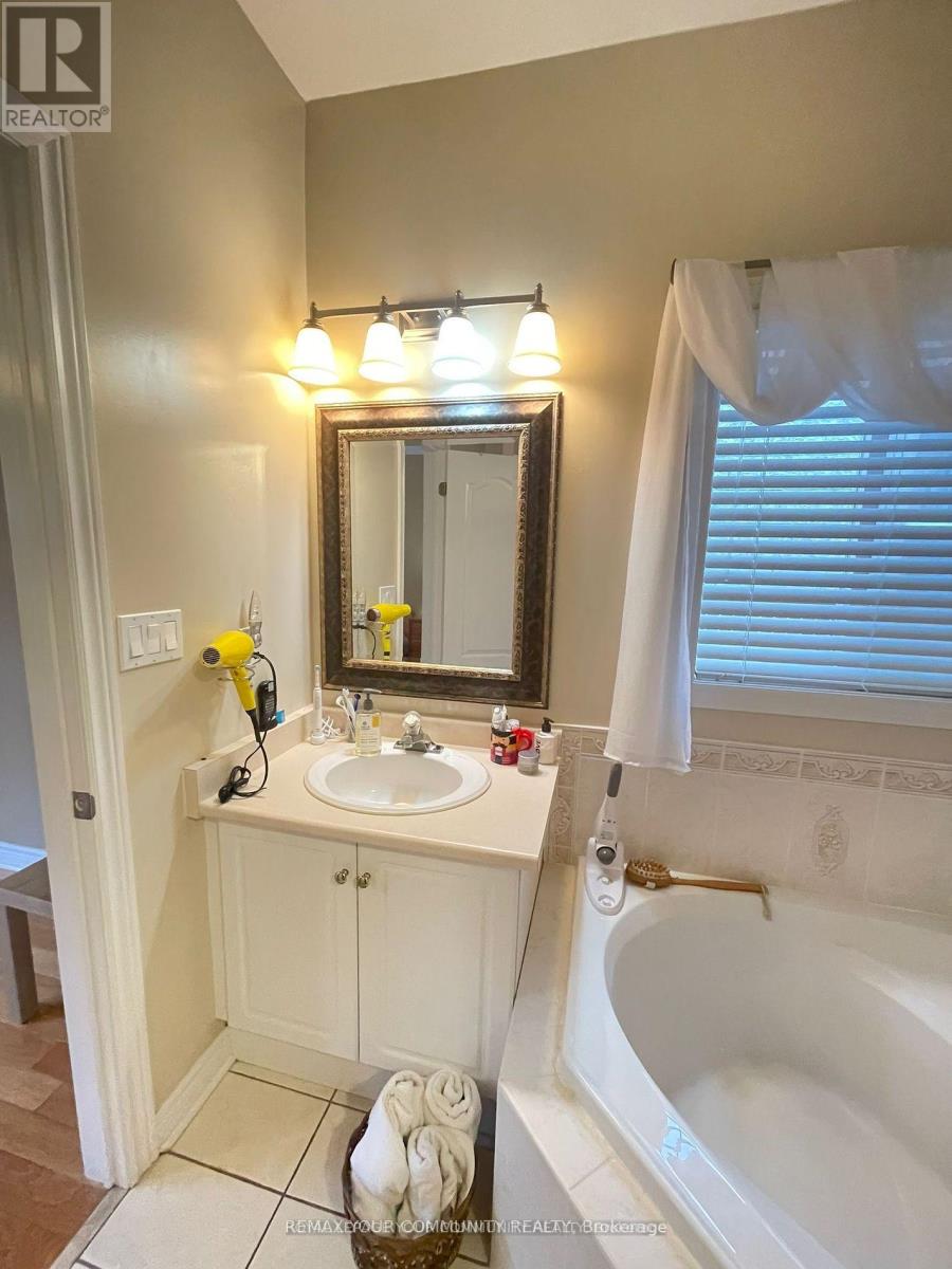 Room - 31 Katilin Drive, Richmond Hill, Ontario L4E 3W6 - Photo 6 - N13660320